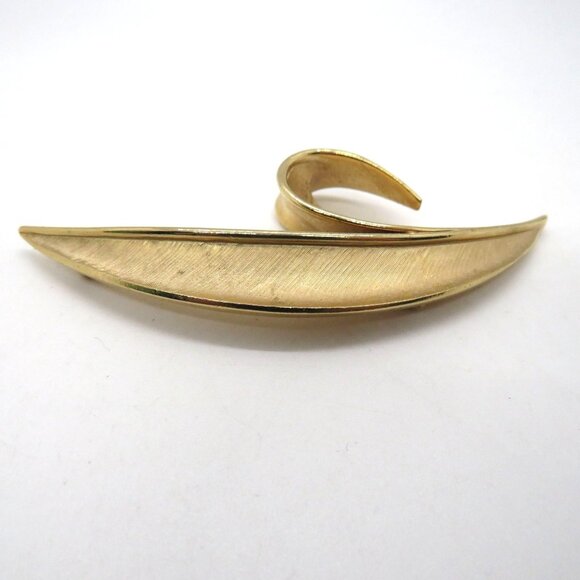 Vintage Crown Trifari Brooch Gold Tone Abstract Leaf Style 3" Pin - Picture 5 of 9